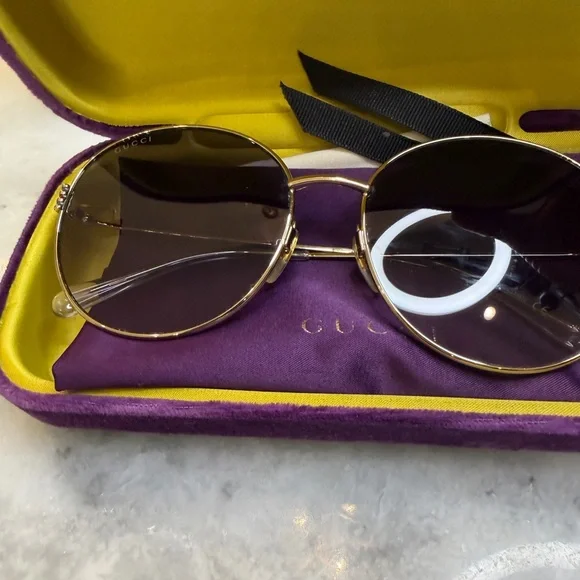 New Gucci Oversize Sunglasses - Picture 4 of 4